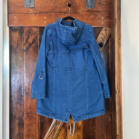 Super cute jean jacket for fall 😀 - Picture 4 of 8